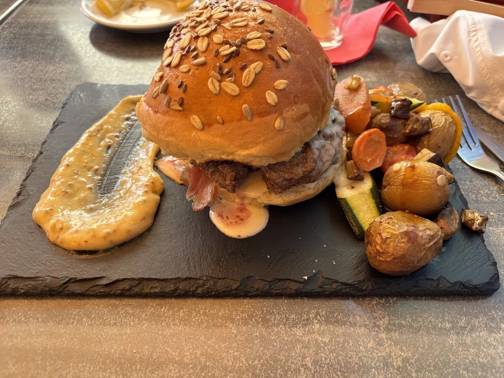 Burger Au Fromage Corse